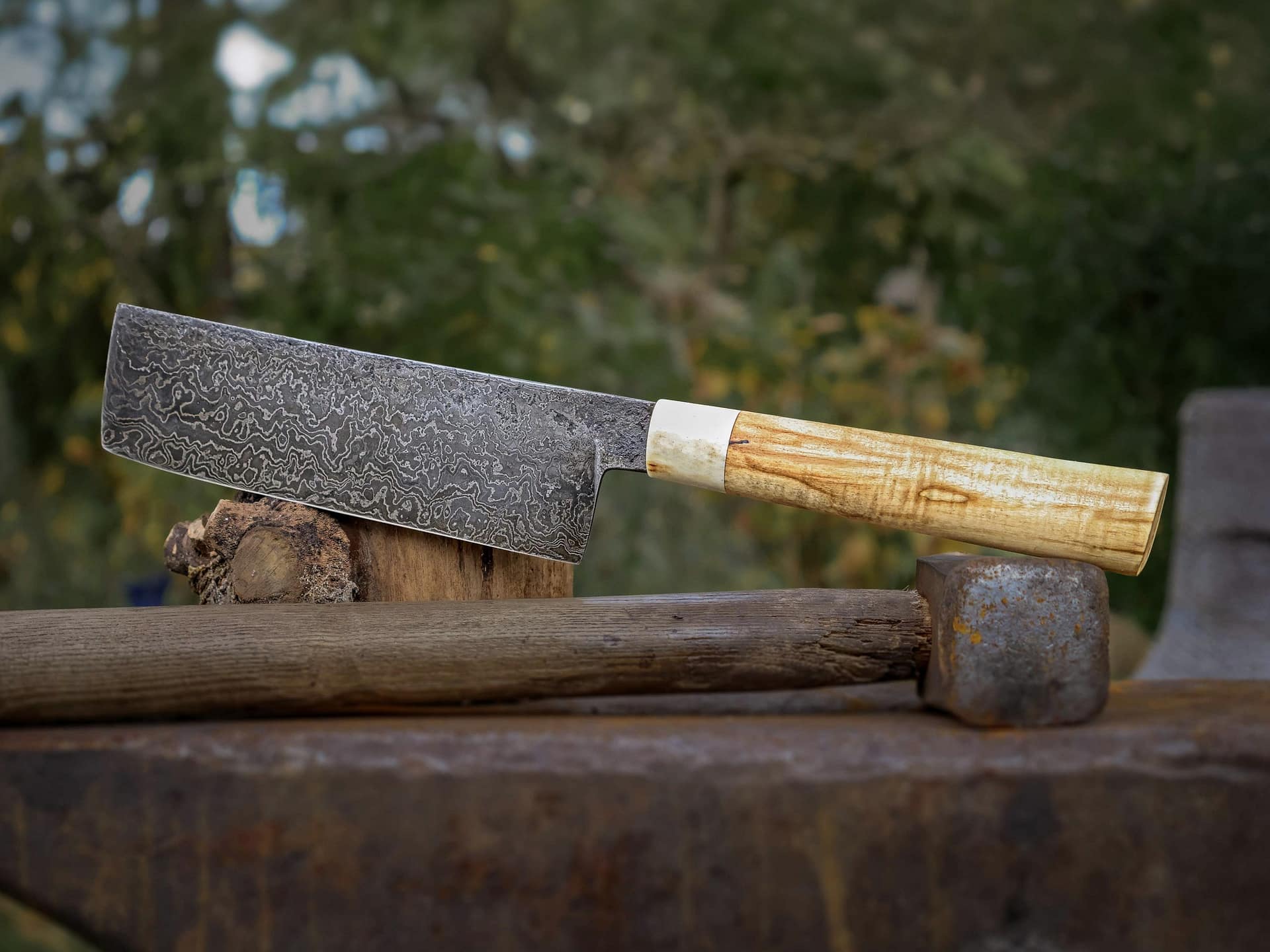 Handgeschmiedetes Damazenermesser, Nakiri, Griff aus Kastanie